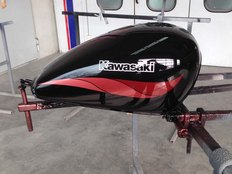 Sonderlackierung eines Motorradtanks
